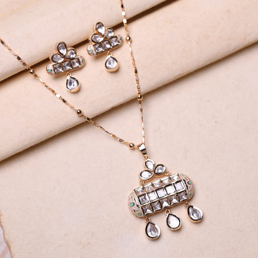 Priti  Moissante Pendant Set