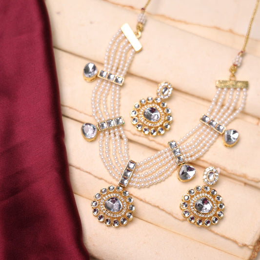 Manvi Pearl Kundan Set