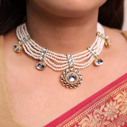 Manvi Pearl Kundan Set